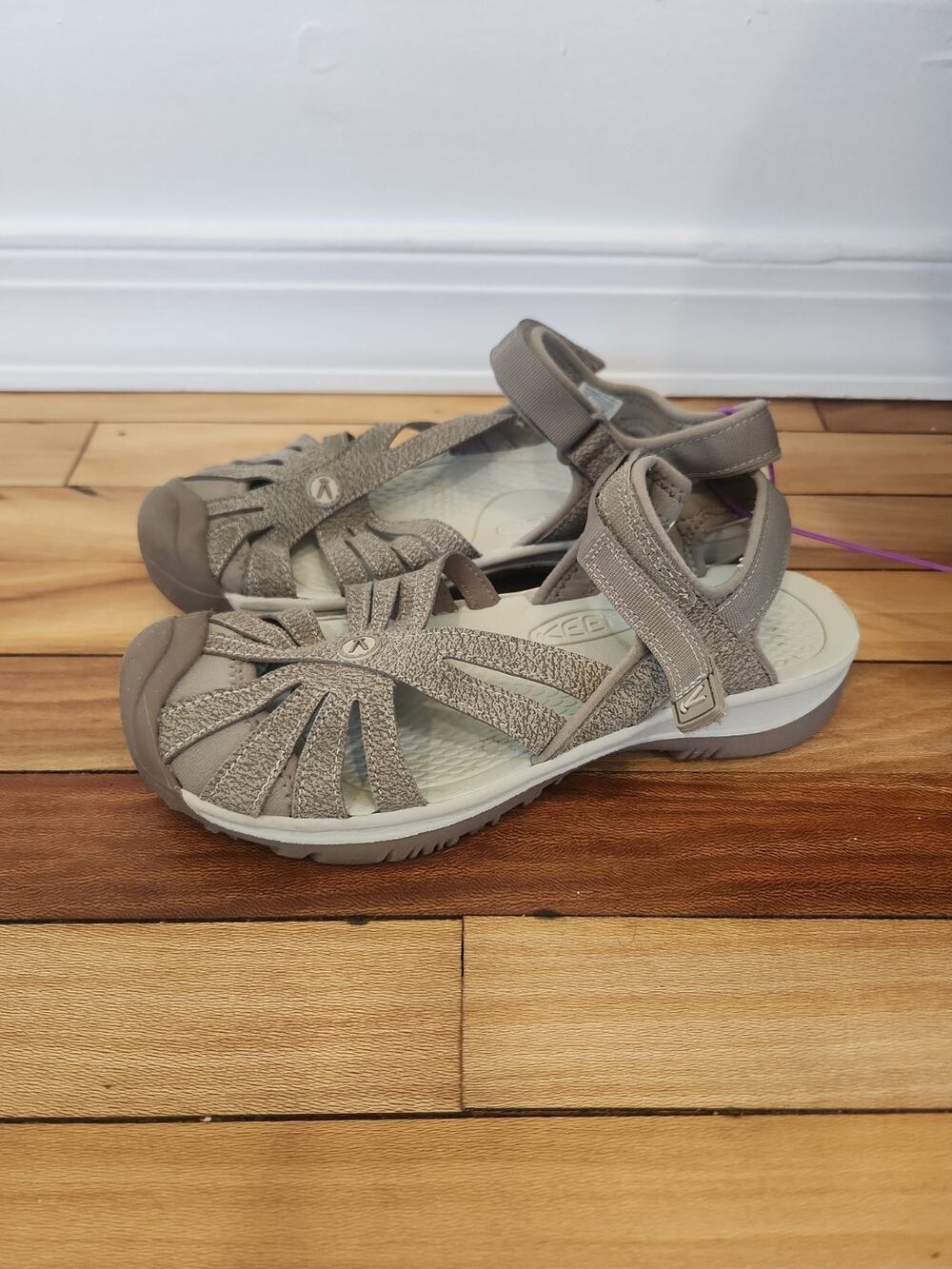 Keen Rose Sandals Womens 9 Gray Strappy Hiking Sport Walking Shoes